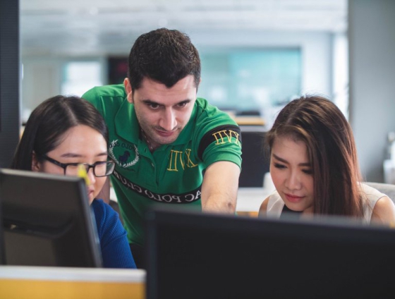 mimi-thian-slWBjTGhREQ-unsplash-768x581